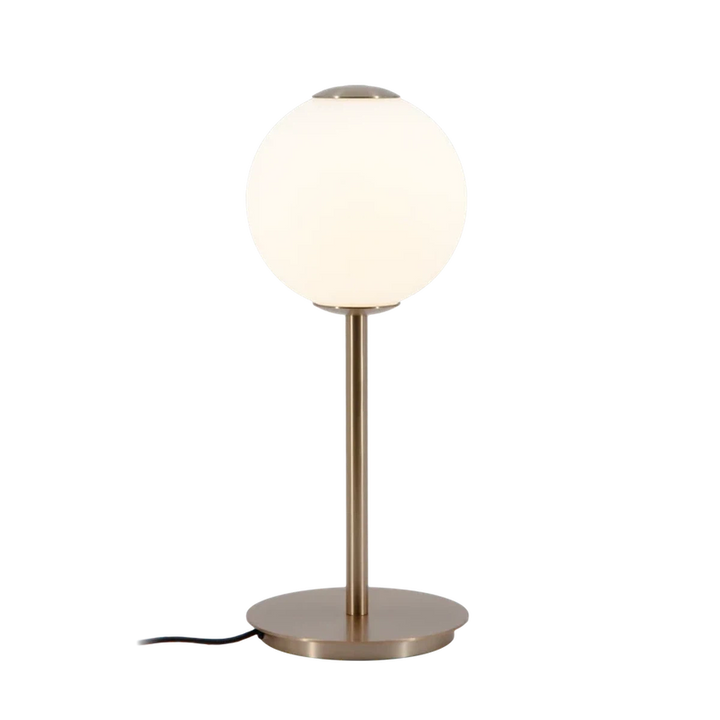 Audrey bordlampe med USB-C-Bordlamper-Umage-Messing/opal-2258-Lightup.no