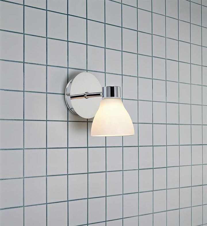Cassis vegglampe IP44 - Krom/opalhvit - Krom / Opal-Baderomsbelysning vegglamper-Marksløjd-Krom / Opal-Mrk-106367-Lightup.no