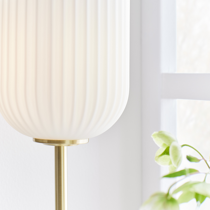 Cava bordlampe-Bordlamper-Marksløjd-Messing / Opal-Mrk-108251-Lightup.no