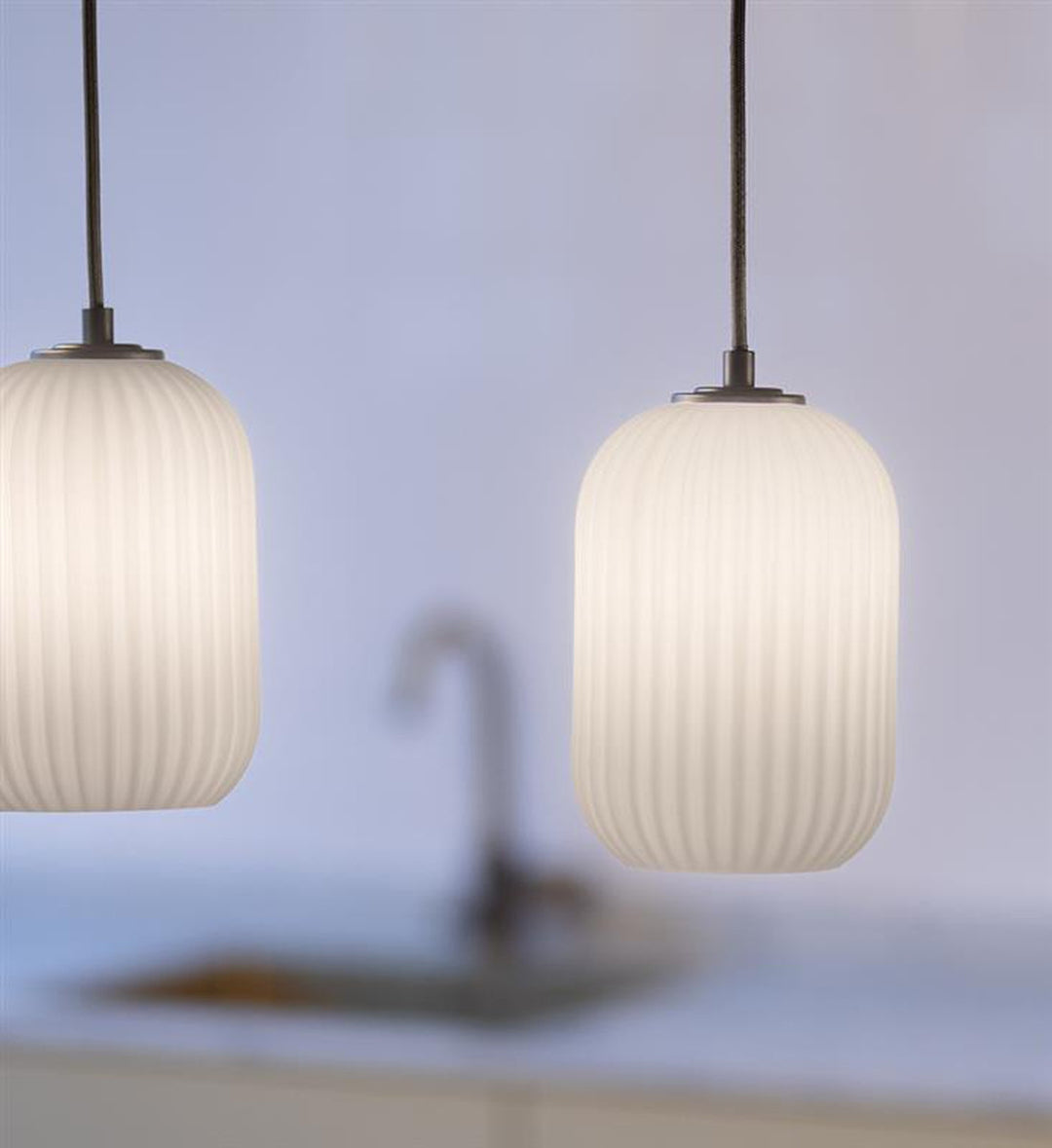 Cava takpendel 3-lys - Svart/Opal hvit - Svart / Opal-Takpendler-Marksløjd-Svart / Opal-Mrk-108563-Lightup.no