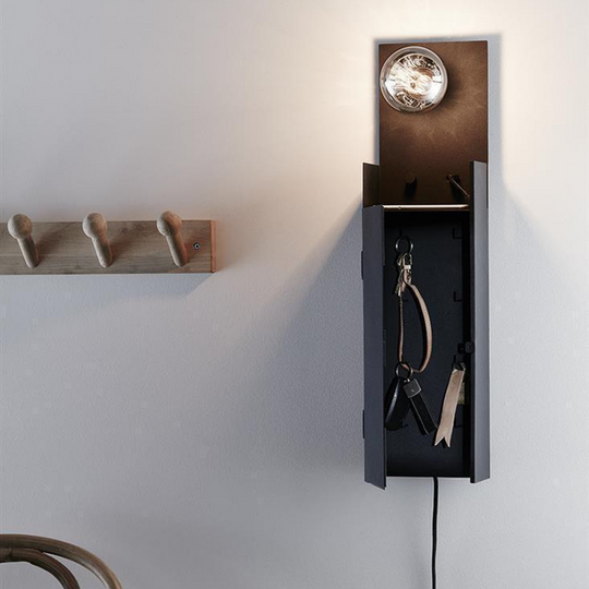Combo vegglampe/nøkkelskap - Svart - Svart-Vegglamper-Marksløjd-Svart-Mrk-106850-Lightup.no