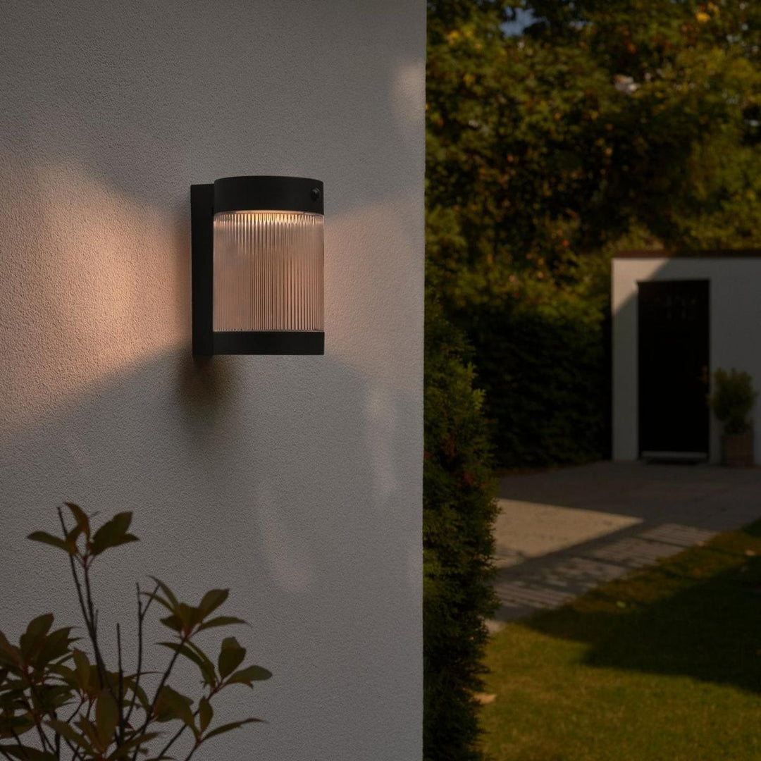 Coupar solar vegglampe utendørs 3,2W 3000 Kelvin - Solcelle-Utebelysning vegg klassisk-Nordlux-Svart-2518201003-Lightup.no