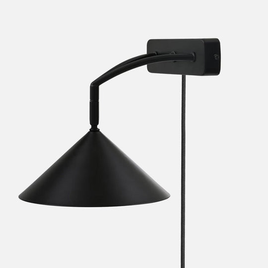 Curve vegglampe-Vegglamper-Globen Lighting-Svart-432011-Lightup.no