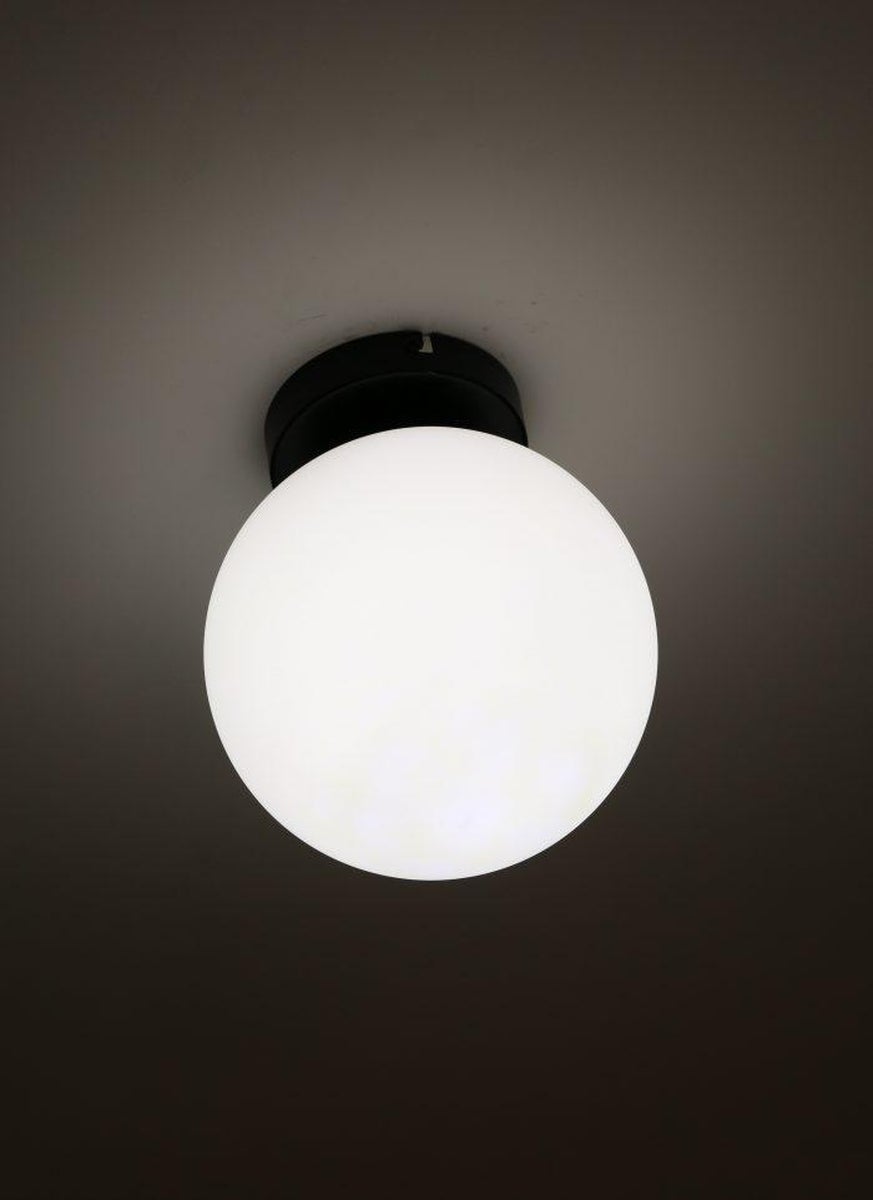 Emrik taklampe - Svart/Opal-Taklamper-NorDesign-Svart / Opal-91100506-Lightup.no