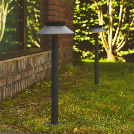 Justina 60 cm pullert for utendørsbruk Solcelle 5W m/sensor IP44-Utebelysning pullert-Nordlux-Svart-2418098003-Lightup.no