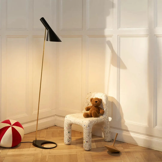 Louis Poulsen AJ gulvlampe-Gulvlamper-Louis Poulsen-Hvit-LP__5744169707-Lightup.no