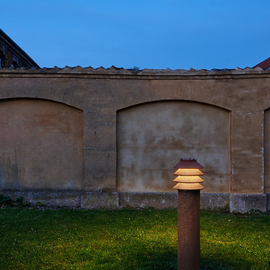 Louis Poulsen Bysted Pullert Mast F/Nedgraving - Corten-Utebelysning pullert-Louis Poulsen-Corten-LP__5747823749-Lightup.no