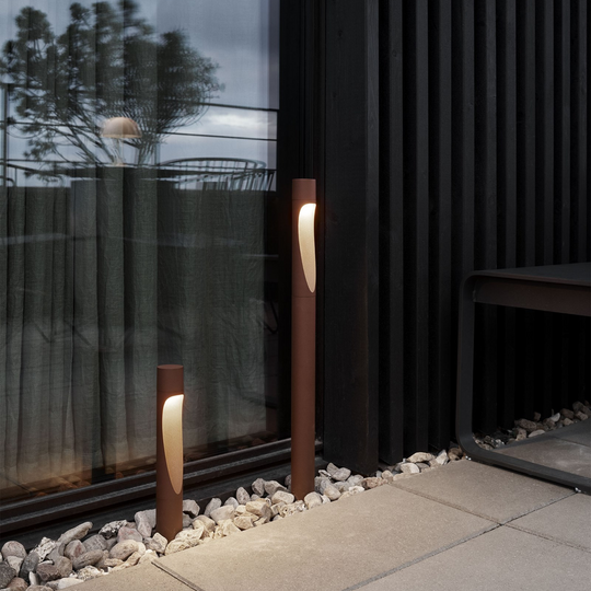 Louis Poulsen Flindt Garden med forankringsenhet u/adapter lang-Utebelysning pullert-Louis Poulsen-Corten-2700 Kelvin-LP__5747402607-Lightup.no
