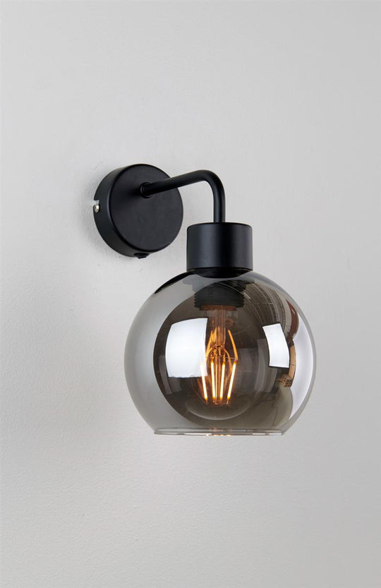 Marco vegglampe Svart/røk-Vegglamper-Ms - belysning-Svart-9400401421-Lightup.no