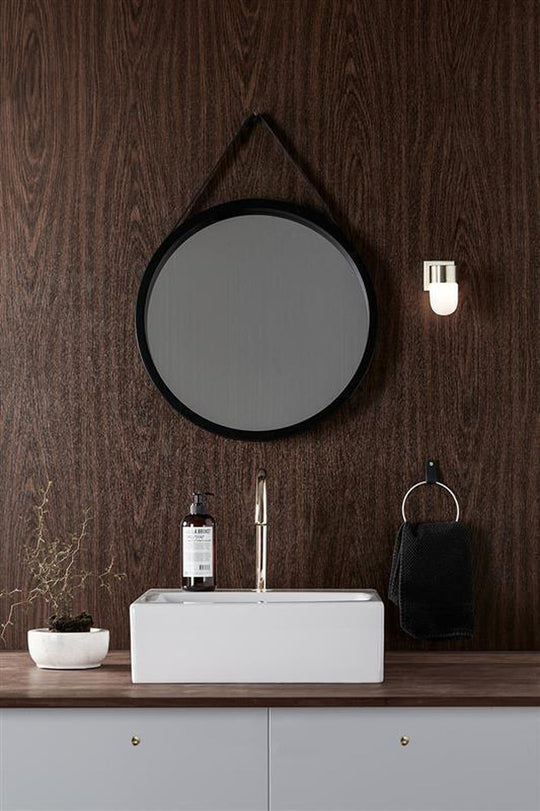 Menton vegglampe IP44 - Messing/opalhvit - Messing / Opal-Baderomsbelysning vegglamper-Marksløjd-Messing / Opal-Mrk-106374-Lightup.no
