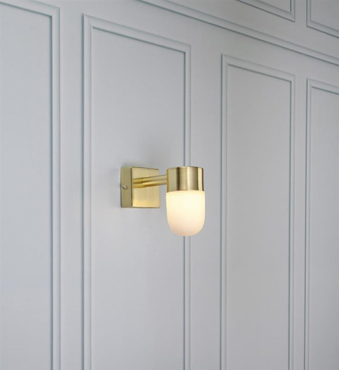 Menton vegglampe IP44 - Messing/opalhvit - Messing / Opal-Baderomsbelysning vegglamper-Marksløjd-Messing / Opal-Mrk-106374-Lightup.no