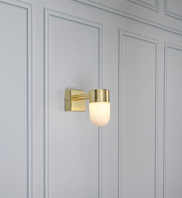 Menton vegglampe IP44 - Messing/opalhvit - Messing / Opal-Baderomsbelysning vegglamper-Marksløjd-Messing / Opal-Mrk-106374-Lightup.no