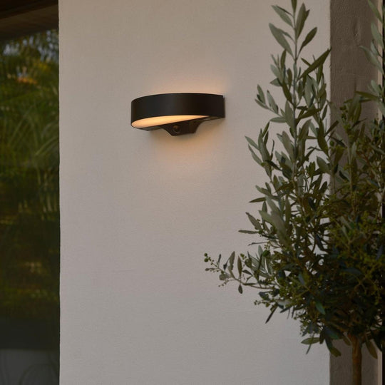 Monay round solar vegglampe utendørs 5W 3000 Kelvin - Solcelle-Utebelysning vegg opp og ned-Nordlux-Svart-2518351003-Lightup.no