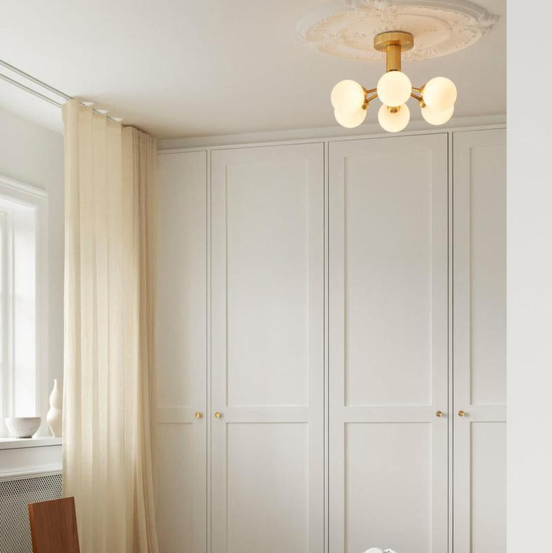 Nuura Apiales 6 taklampe børstet messing / opal glass-Takpendler-Nuura-Messing-Nua__2059008-Lightup.no