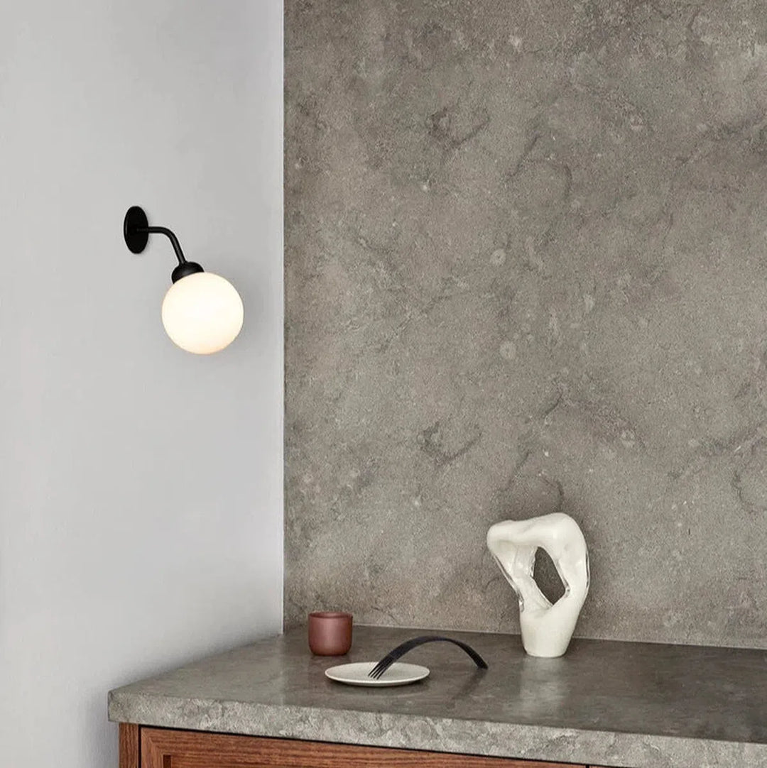 Nuura Apiales vegglampe - direkte montering - Svart/Opal-Vegglamper-Nuura-Svart / Opal-Nua__2055004-Lightup.no