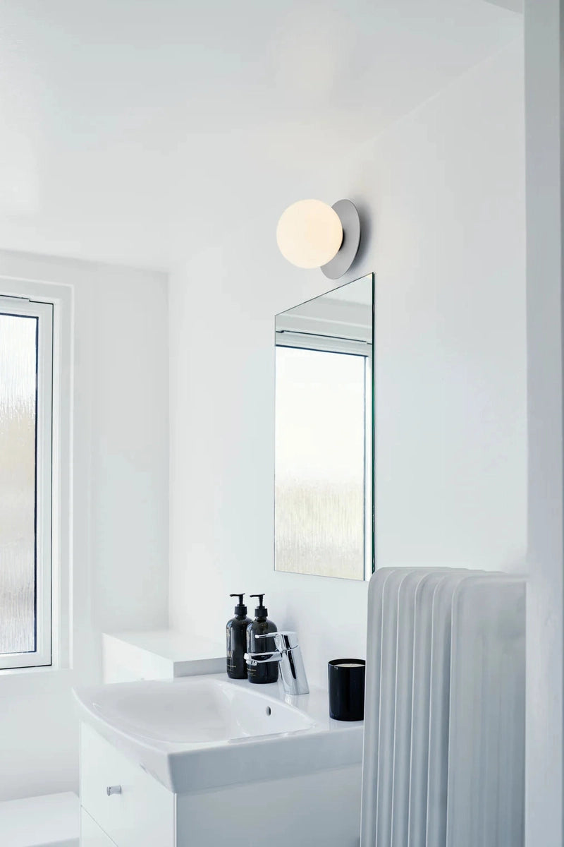 Nuura Liila 1 vegglampe/taklampe - medium - light silver / opal-Vegglamper-Nuura-Krom / Opal-Nua__2046004-Lightup.no