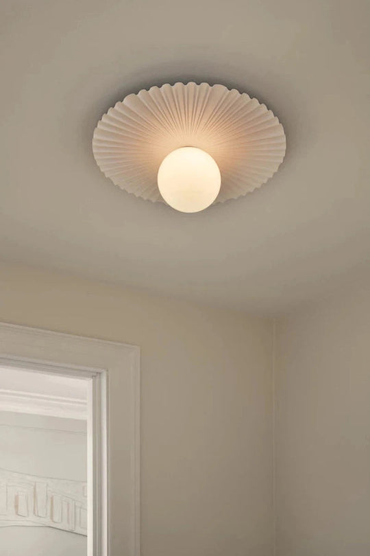 Nuura Liila Muuse vegglampe/taklampe - medium - Hvit / opal-Vegglamper-Nuura-Hvit / Opal-Nua__2046070-Lightup.no