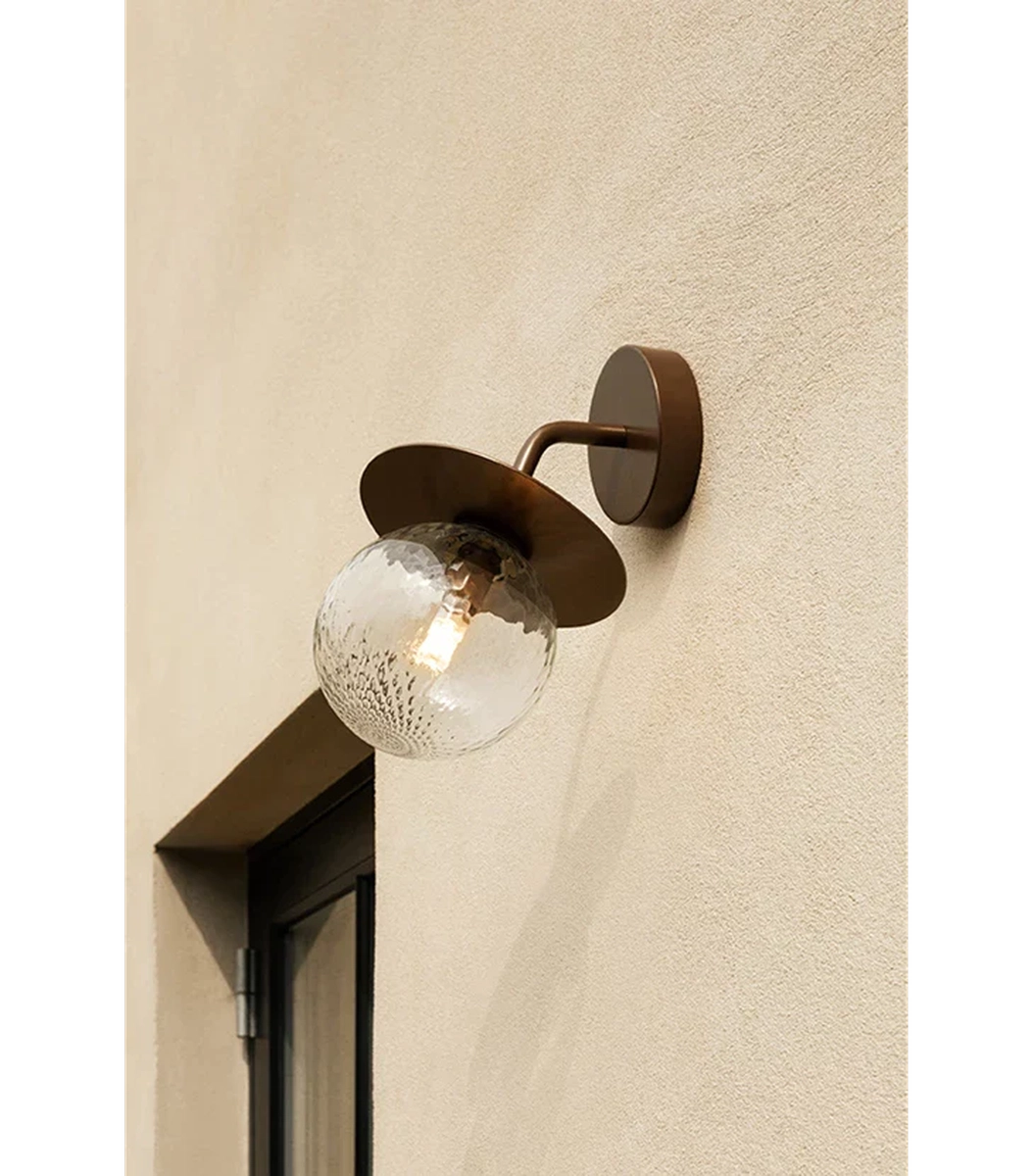 Nuura Liila utendørslampe - bronse/optikk-Utebelysning vegg klassisk-Nuura-Bronse-Nua__2045002-Lightup.no