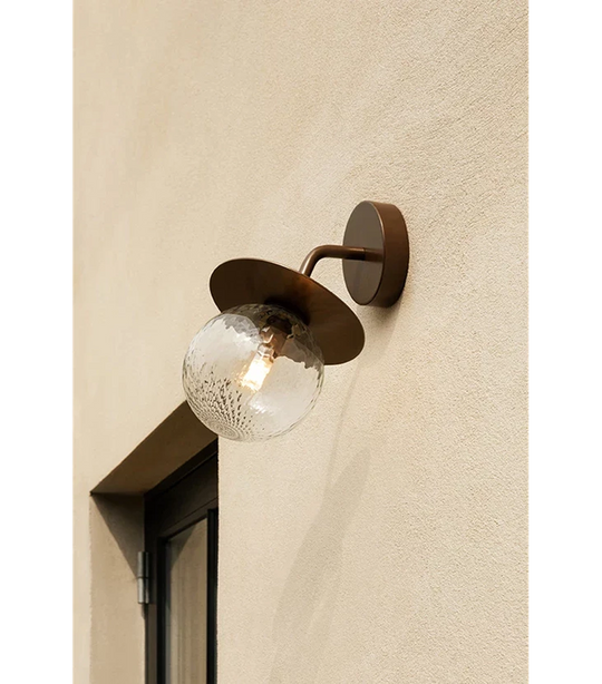 Nuura Liila utendørslampe - bronse/optikk-Utebelysning vegg klassisk-Nuura-Bronse-Nua__2045002-Lightup.no