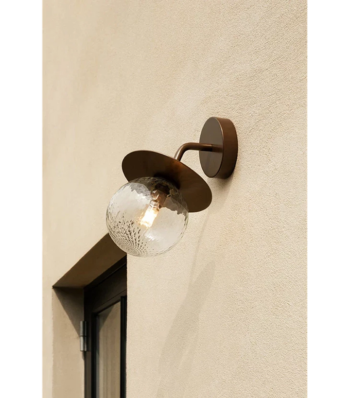 Nuura Liila utendørslampe - bronse/optikk-Utebelysning vegg klassisk-Nuura-Bronse-Nua__2045002-Lightup.no