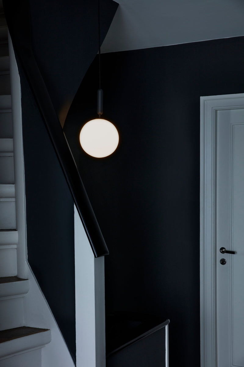 Nuura Miira 1 large svart / opal-Takpendler-Nuura-Svart / Opal-Nua__2033006-Lightup.no