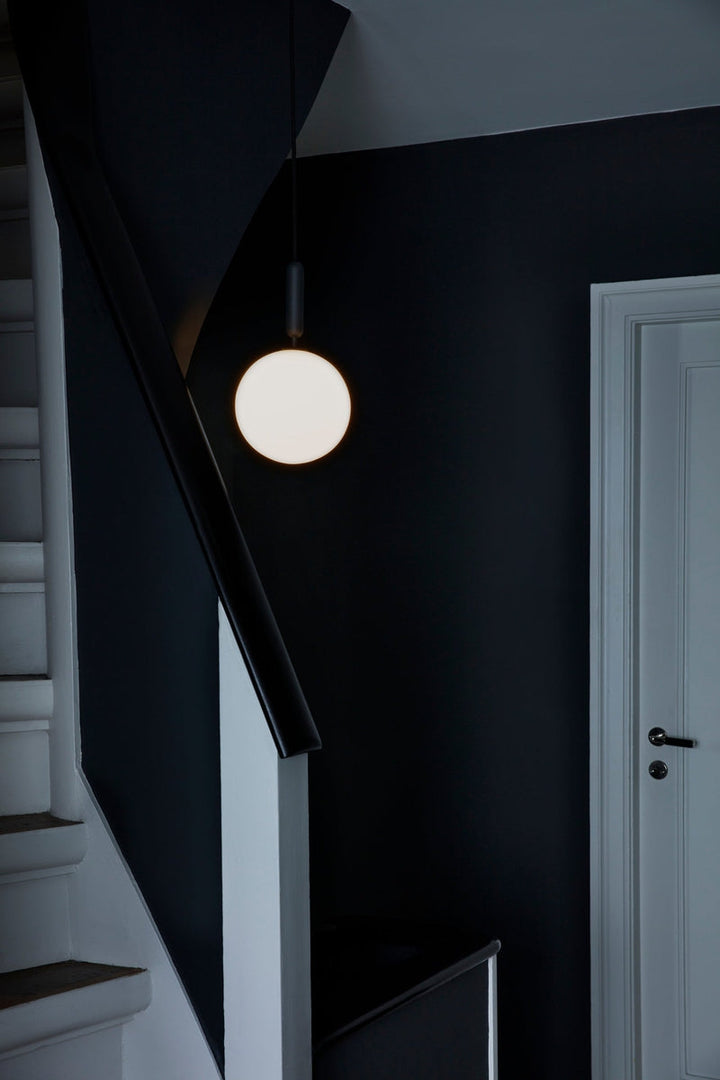 Nuura Miira 1 large svart / opal-Takpendler-Nuura-Svart / Opal-Nua__2033006-Lightup.no