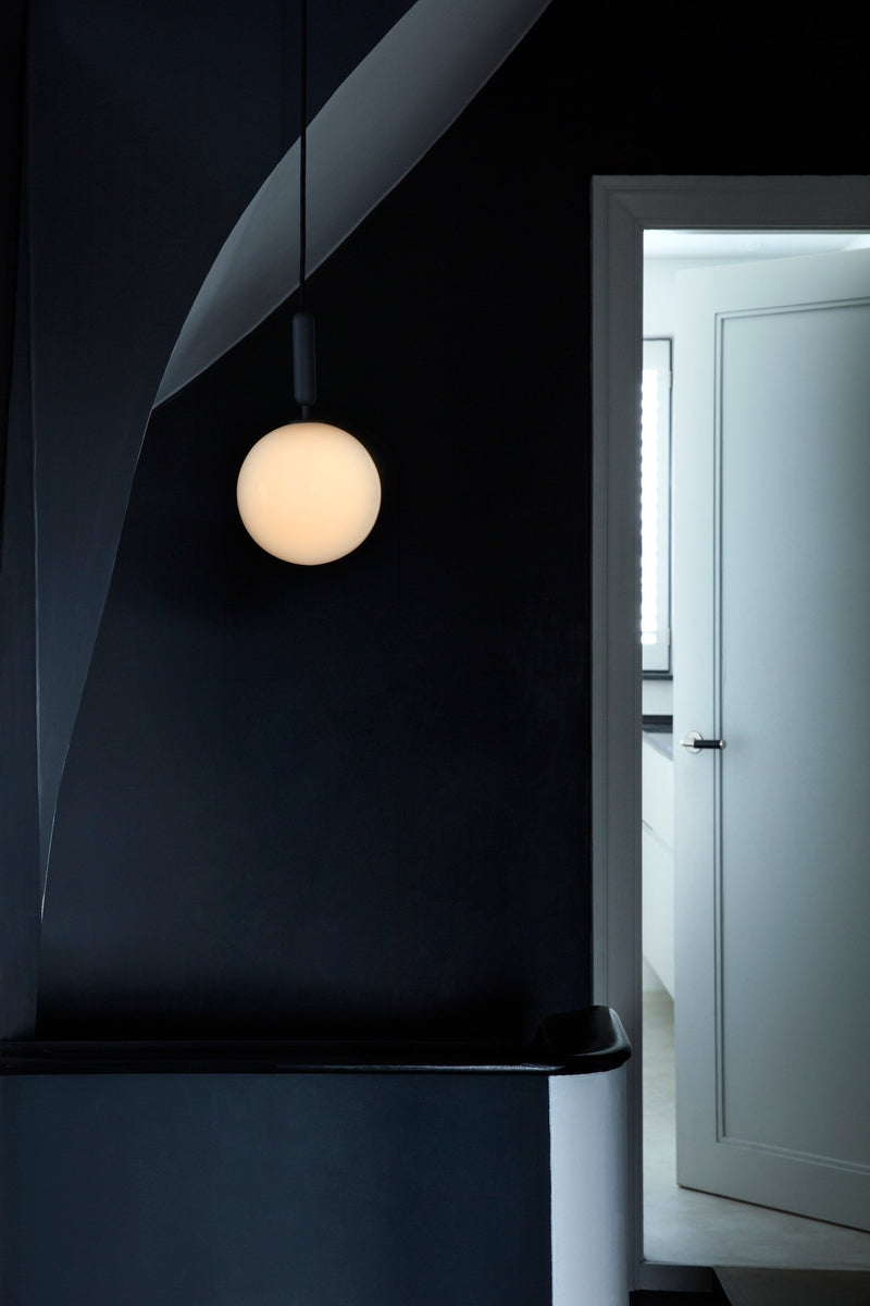 Nuura Miira 1 large svart / opal-Takpendler-Nuura-Svart / Opal-Nua__2033006-Lightup.no