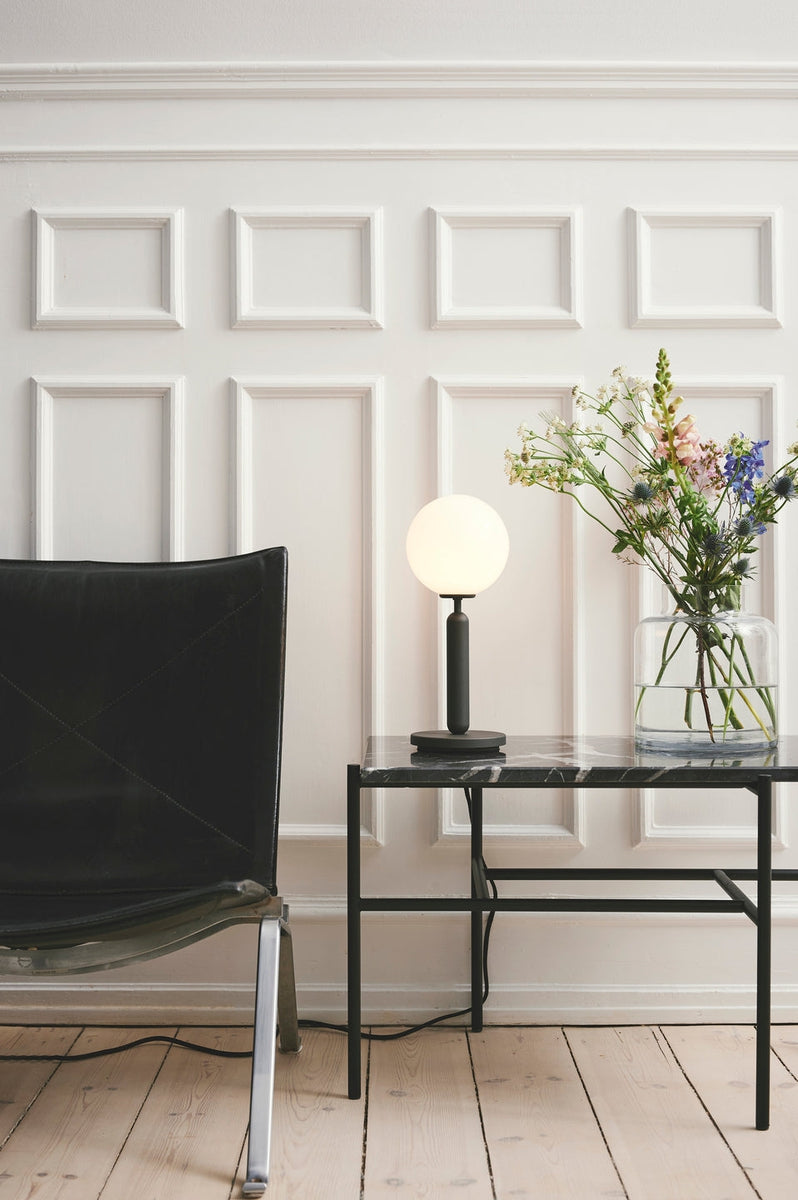 Nuura Miira bordlampe svart / opal-Bordlamper-Nuura-Svart / Opal-Nua__2038002-Lightup.no