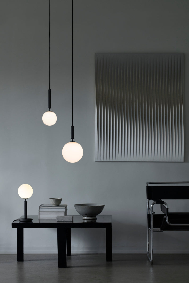 Nuura Miira bordlampe svart / opal-Bordlamper-Nuura-Svart / Opal-Nua__2038002-Lightup.no