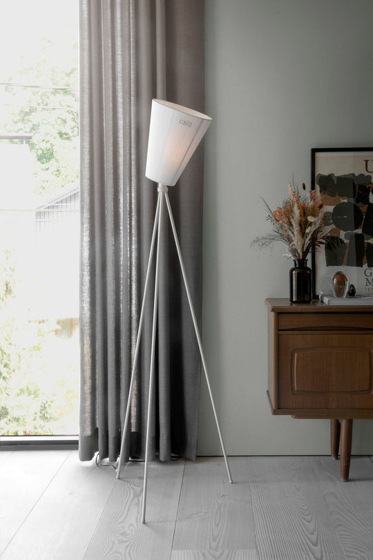 Oslo Wood gulvlampe hvit med skjerm-Gulvlamper-Northern-Hvit-NOn__185+164-Lightup.no