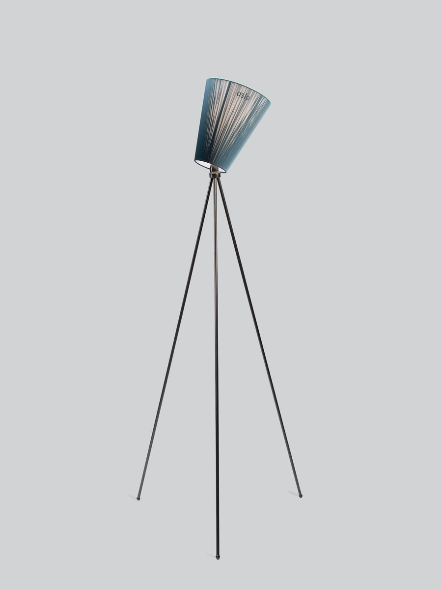 Oslo Wood gulvlampe svart med skjerm-Gulvlamper-Northern-Svart-NOn__186+161-Lightup.no