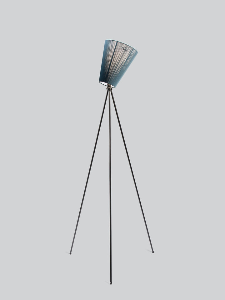 Oslo Wood gulvlampe svart med skjerm-Gulvlamper-Northern-Svart-NOn__186+161-Lightup.no