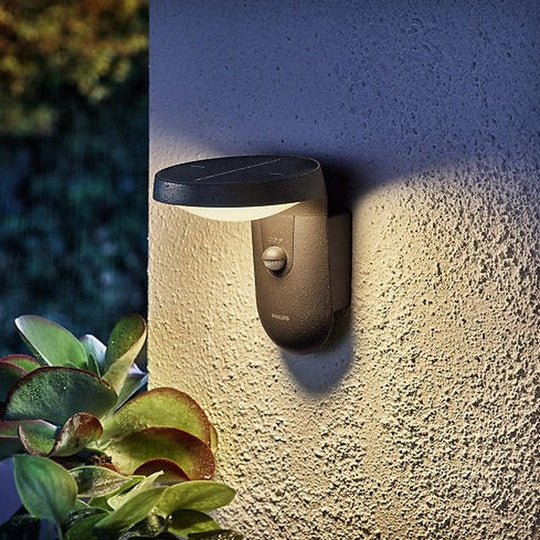 Philips Tyla vegglampe 1,2W 3000 Kelvin IP44 solcelledrevet med dag/natt og bevegelses sensor-Utebelysning vegg klassisk-Philips-Svart-929003260301-Lightup.no