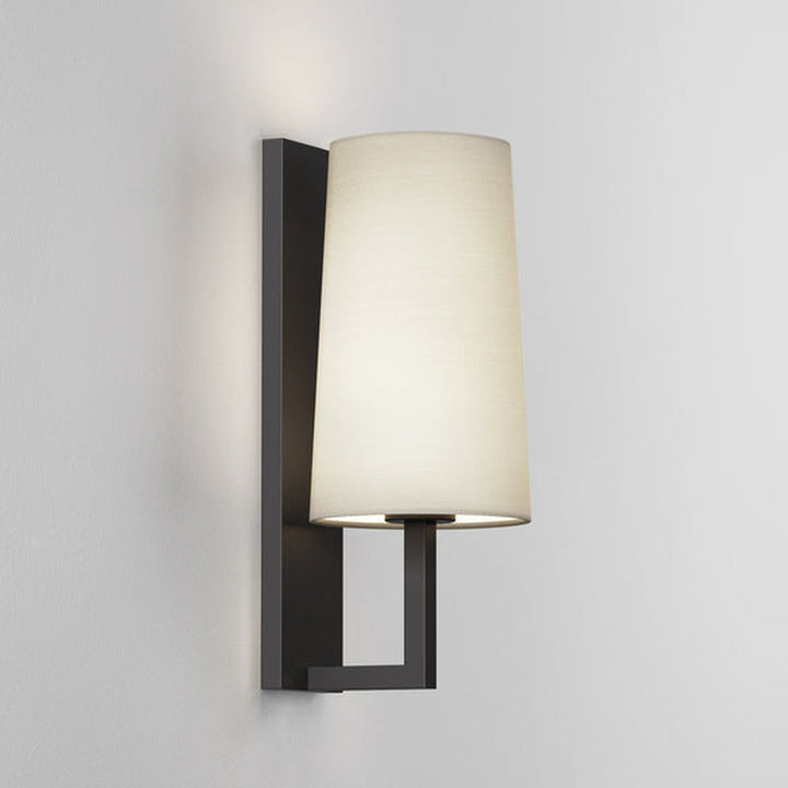 Riva 350 vegglampe IP44 med skjerm-Baderomsbelysning vegglamper-Astro Lighting-Krom / Hvit-Asg__1214001+5018004-Lightup.no