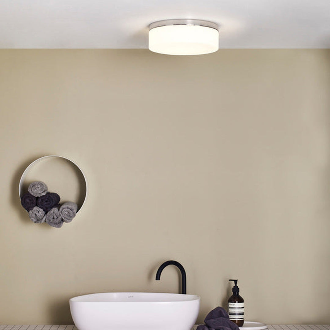 Sabina 280 taklampe IP44 E27 - Polert krom/Opal-Taklamper-Astro Lighting-Krom / Opal-Asg__1292003-Lightup.no