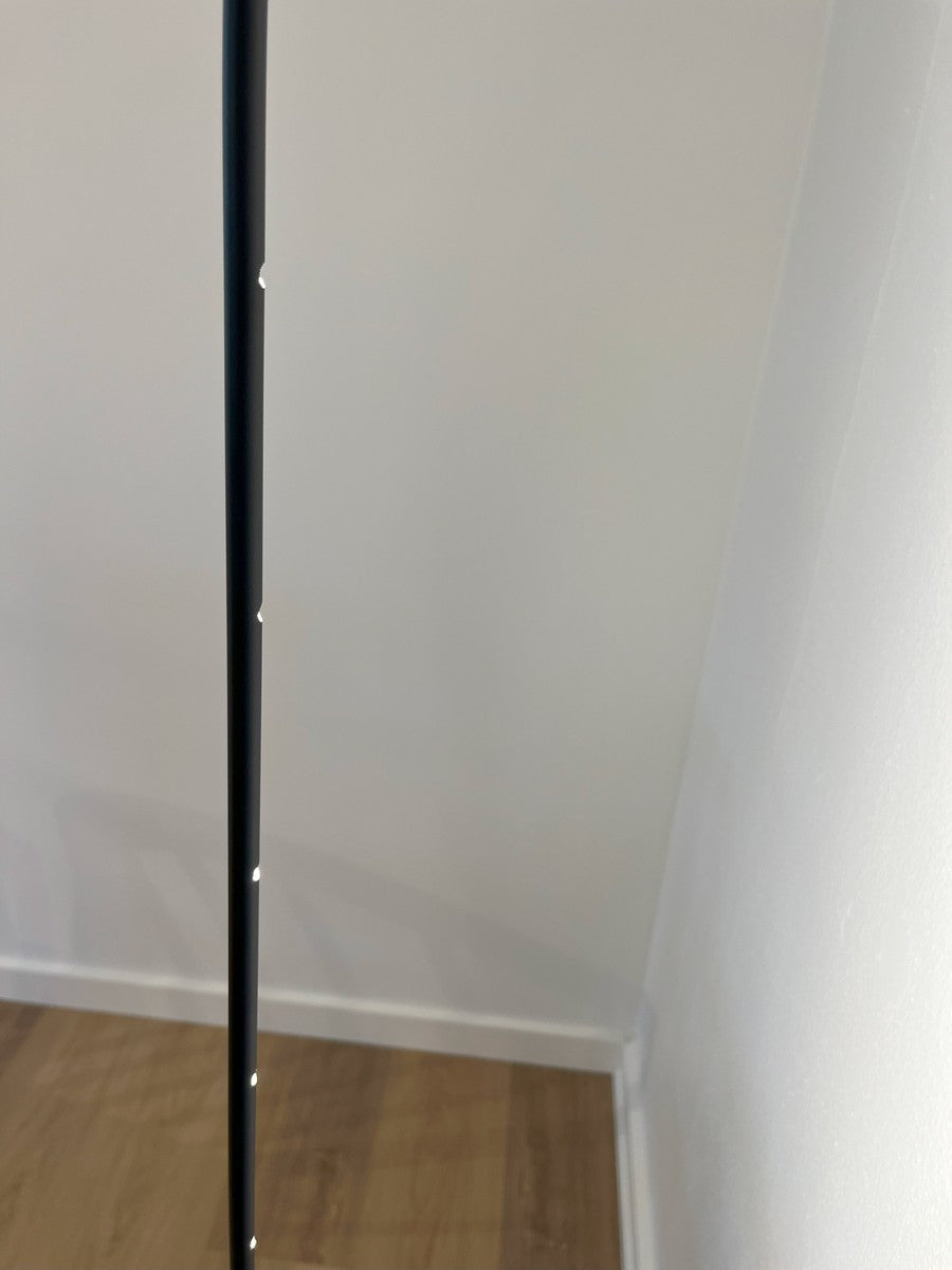 String gulvlampe 17W 3000 Kelvin-Gulvlamper-Antidark-Svart-2-361-01-2-Lightup.no