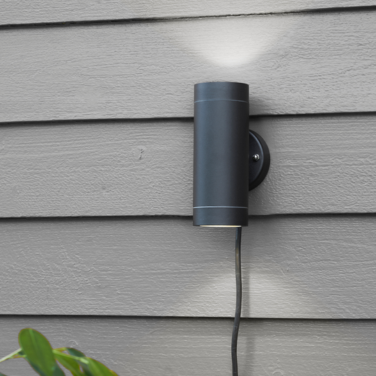 Sylinder vegglampe Svart - Garden 24 - Svart-Utebelysning Garden 24-Marksløjd-Svart-Mrk-108169-Lightup.no