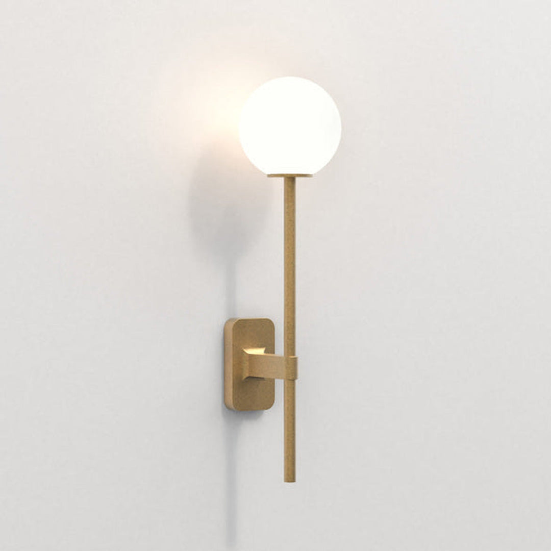 Tacoma Single Grande vegglampe IP44-Baderomsbelysning vegglamper-Astro Lighting-Messing / Opal-Asg__1429009+5036001-Lightup.no