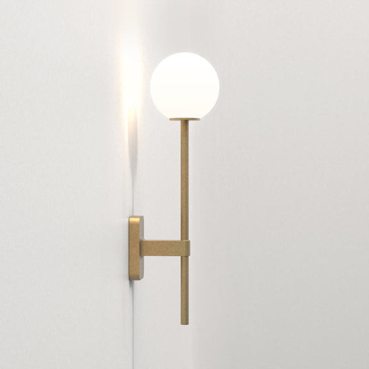 Tacoma Single Grande vegglampe IP44-Baderomsbelysning vegglamper-Astro Lighting-Messing / Opal-Asg__1429009+5036001-Lightup.no