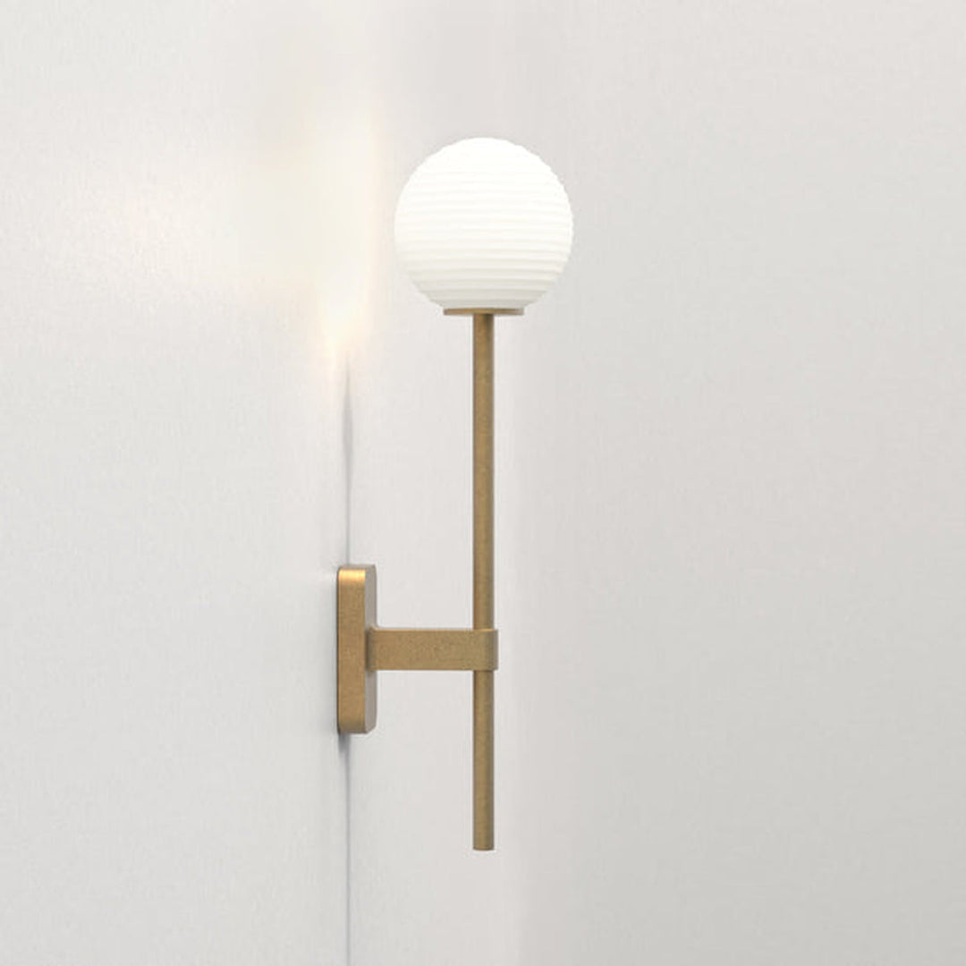 Tacoma Single Grande vegglampe IP44-Baderomsbelysning vegglamper-Astro Lighting-Messing / Opal-Asg__1429009+5036001-Lightup.no