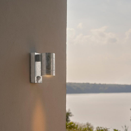 Tin maxi vegglampe utendørs ned IP54 - Sensor-Utebelysning vegg opp og ned-Nordlux-Galvanisert stål-21509131-Lightup.no