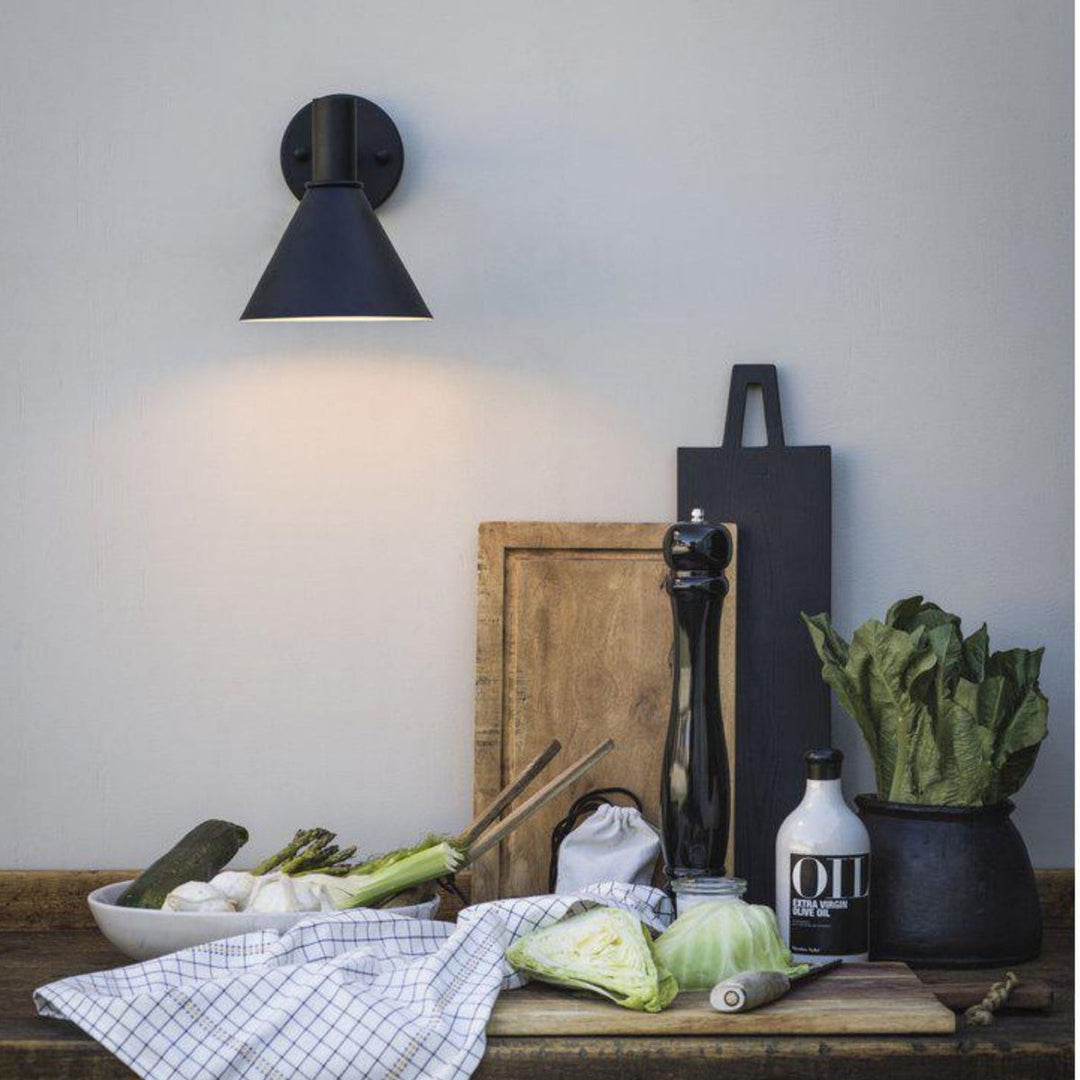 Tripp mini vegglampe utendørs IP44 - Svart-Utebelysning vegg klassisk-Pr home of Scandinavia Ab-Svart-Prh__121803-Lightup.no