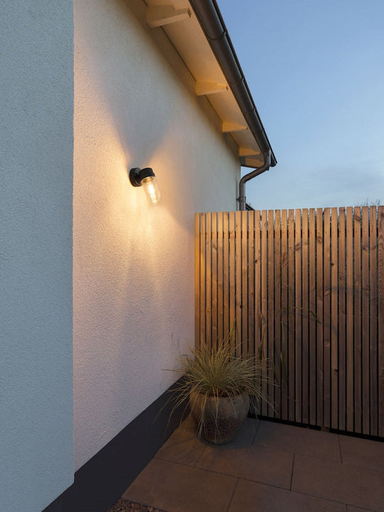 Vega vegglampe utendørs IP54 E27 - Svart-Utebelysning vegg klassisk-Konstsmide-Svart-429-750-Lightup.no
