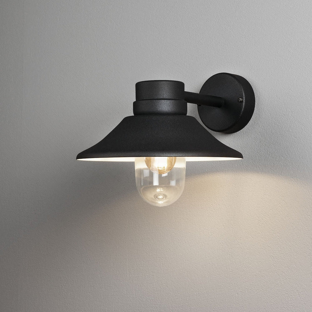 Vega vegglampe utendørs IP54 - Svart-Utebelysning vegg klassisk-Konstsmide-Svart-428-750-Lightup.no