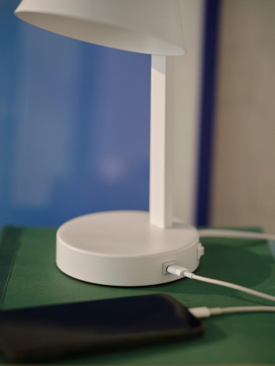 Wilmer bordlampe med USB-Bordlamper-Nordlux-Svart-2512305003-Lightup.no