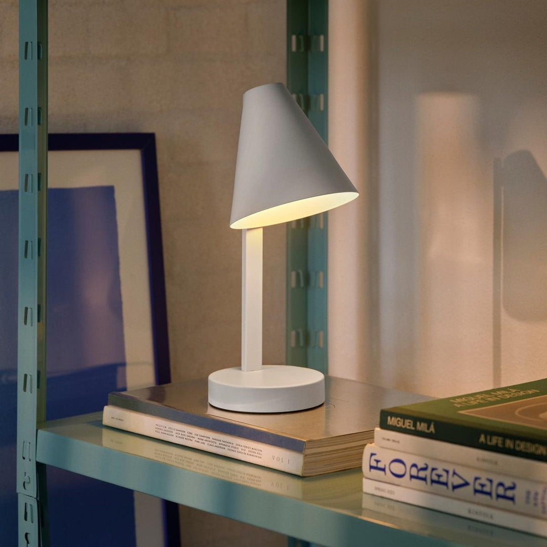 Wilmer bordlampe med USB-Bordlamper-Nordlux-Svart-2512305003-Lightup.no