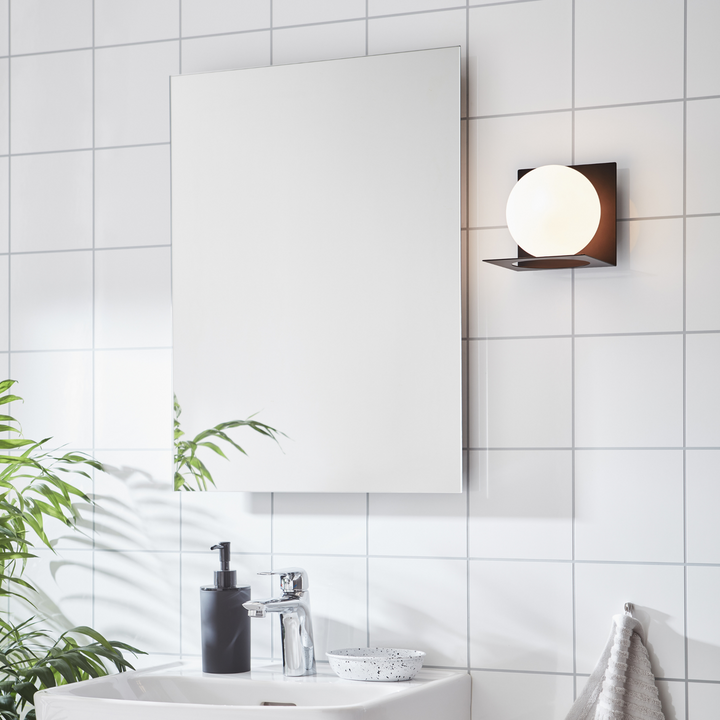 Zenit vegglampe IP44 - Svart - Svart-Baderomsbelysning vegglamper-Marksløjd-Svart-Mrk-107495-Lightup.no