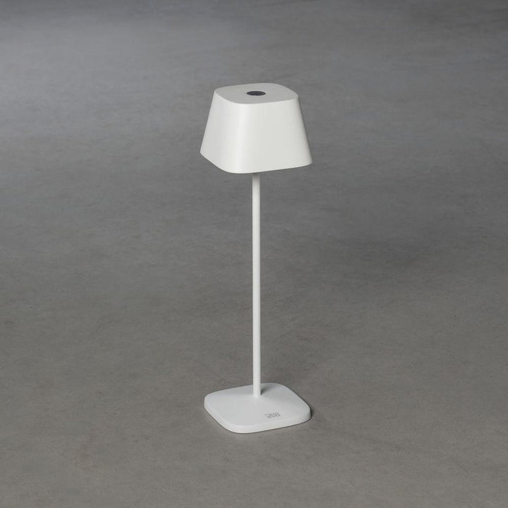 Capri bordlampe oppladbar utendørs IP54 - Hvit-Utebelysning Hagebelysning-Konstsmide-Hvit-7814-250-Lightup.no