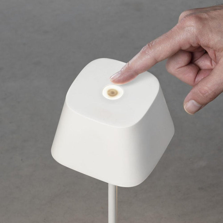 Capri bordlampe oppladbar utendørs IP54 - Hvit-Utebelysning Hagebelysning-Konstsmide-Hvit-7814-250-Lightup.no