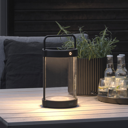 Crotone lanterne bord/gulv 30 cm IP54 oppladbar USB/Solcelle - Svart-Utebelysning Hagebelysning-Konstsmide-Svart-7822-750-Lightup.no